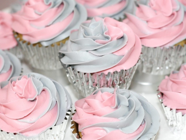 Pink and Gray Swirled Cupcakes for Girl Baby Shower | Baby Shower Ideas